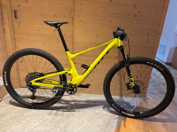 Used Scott Spark RC Comp 2022 2022 Mountainbike, Orange, 29 — image 1 of 5