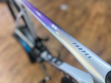 Used Giant Propel Advanced 1 2023 Frameset 2023 Road & Gravel, Light Gray — image 3 of 13