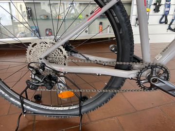 Used Kross Level Shimano Deore XT 2025 Mountainbike, Light Gray — image 3 of 8