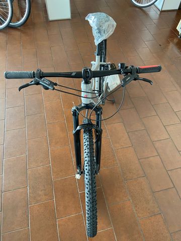 Used Kross Level Shimano Deore XT 2025 Mountainbike, Light Gray — image 5 of 8