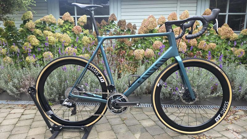 Używany Canyon Ultimate CF SLX 9 Disc eTap 2022 2022 Road & Gravel