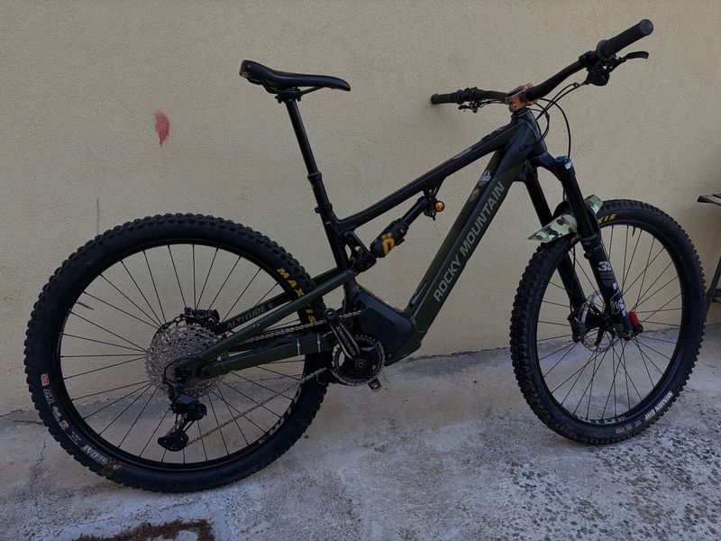 Used Rocky Mountain Altitude Powerplay Alloy 30 Coil 2022 2022 MTB