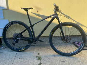 Used Trek Procaliber 9.8 2023 2023 Mountainbike, Black — image 1 of 10