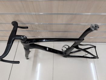 Brugt Pinarello Dogma F Disc 2023 Frameset 2023 Road & Gravel — billede 3 af 8