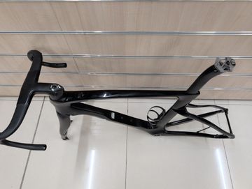 Brugt Pinarello Dogma F Disc 2023 Frameset 2023 Road & Gravel — billede 3 af 8