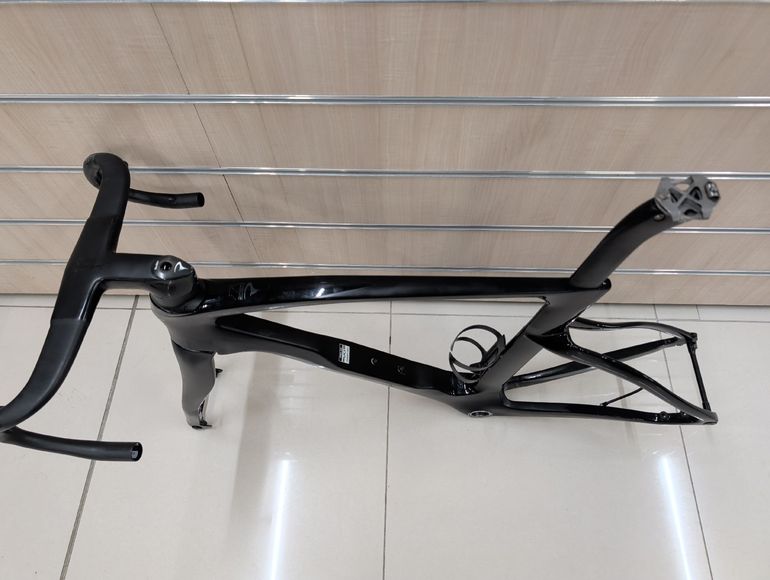 Brugt Pinarello Dogma F Disc 2023 Frameset 2023 Road & Gravel — billede 3 af 8