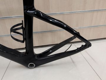 Brugt Pinarello Dogma F Disc 2023 Frameset 2023 Road & Gravel — billede 4 af 8