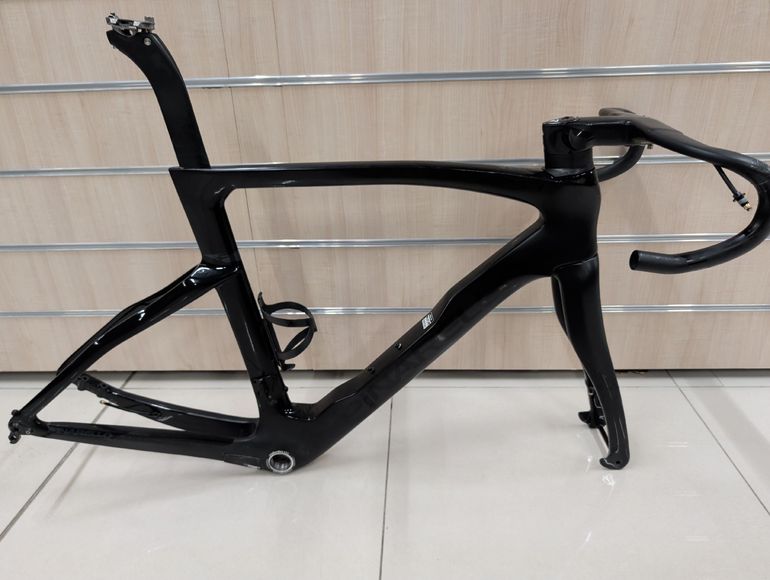 Brugt Pinarello Dogma F Disc 2023 Frameset 2023 Road & Gravel — billede 7 af 8