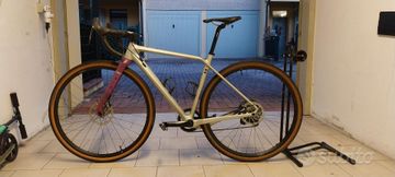 Used Rondo RUUT CF2 2023 2023 Road & Gravel, Light Gray — image 2 of 6