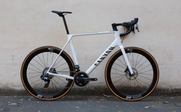 Brugt Canyon Ultimate CF SLX 8 Disc eTap 2023 2023 Road & Gravel