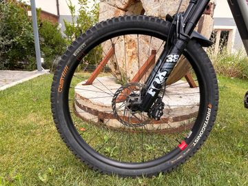 Santa Cruz Vala 90 2026 2026 Mountainbike d'occasion — image 3 sur 9