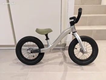 Moustache Mercredi 2022 Urbain & Touring d'occasion