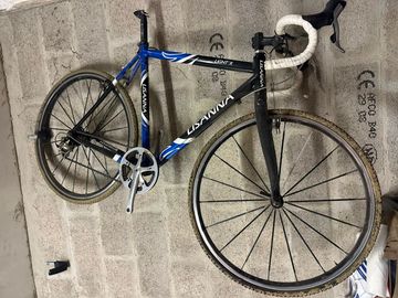 Used Lisanna Custom Shimano Dura Ace 2006 Road & Gravel, White — image 1 of 3