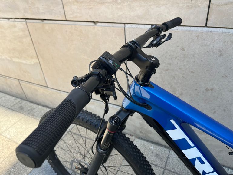 Brugt Trek E-Caliber 9.8 XT Gen 2 2022 2022 Mountainbike — billede 2 af 12