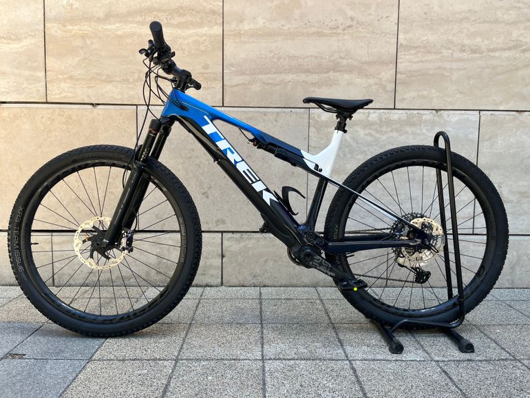 Brugt Trek E-Caliber 9.8 XT Gen 2 2022 2022 Mountainbike — billede 11 af 12
