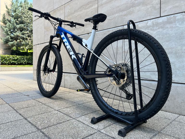 Brugt Trek E-Caliber 9.8 XT Gen 2 2022 2022 Mountainbike — billede 4 af 12