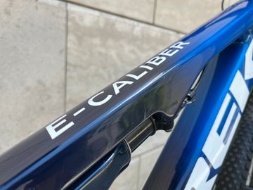 Brugt Trek E-Caliber 9.8 XT Gen 2 2022 2022 Mountainbike — billede 8 af 12