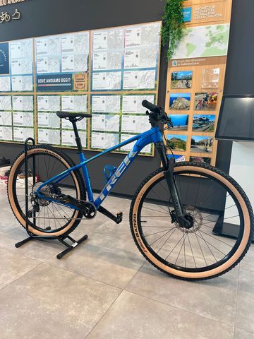 Używany Trek X-Caliber 9 2022 2022 Mountainbike — zdjęcie 1 z 6