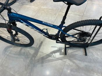 Brugt Trek Roscoe 8 2023 2023 Mountainbike — billede 4 af 6