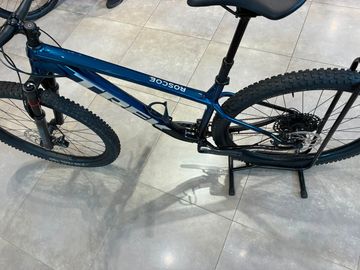 Käytetty Trek Roscoe 8 2023 2023 Mountainbike — kuva 4 / 6