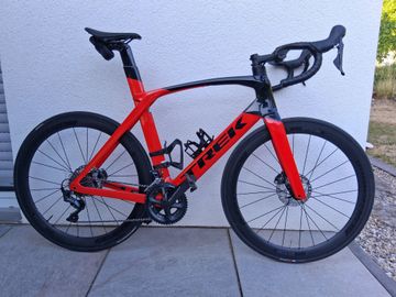 Gebrauchtes Trek Madone SL 6 2021 2021 Road & Gravel, Rot — Bild 1 von 3