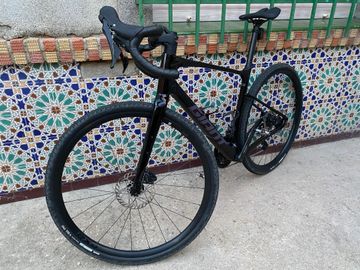 Käytetty Giant Revolt Advanced 2 2025 2025 Road & Gravel — kuva 2 / 21