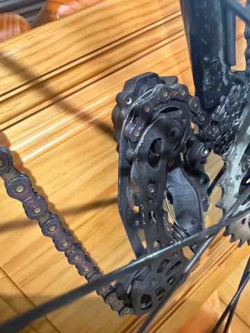 Käytetty Giant Revolt Advanced 2 2025 2025 Road & Gravel — kuva 16 / 21