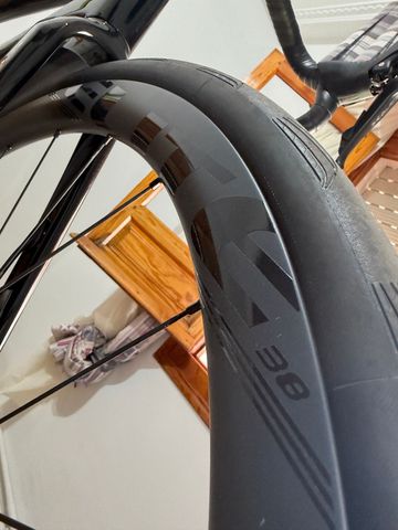 Käytetty Giant Revolt Advanced 2 2025 2025 Road & Gravel — kuva 17 / 21