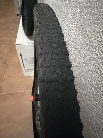 Käytetty Giant Revolt Advanced 2 2025 2025 Road & Gravel — kuva 20 / 21