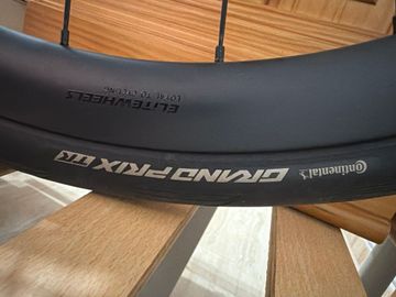 Käytetty Giant Revolt Advanced 2 2025 2025 Road & Gravel — kuva 18 / 21