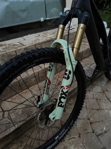 UNNO DASH Factory 2024 2024 Mountainbike d'occasion — image 3 sur 7