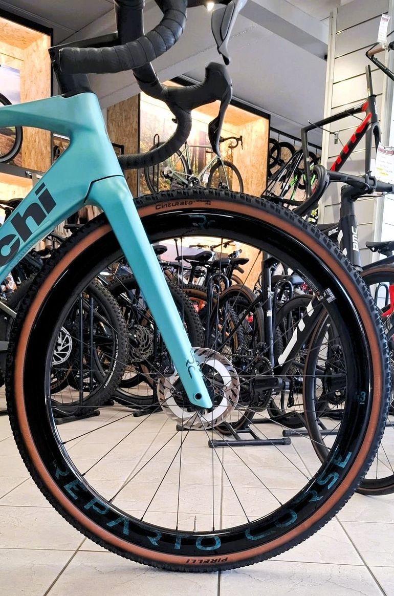 Used Bianchi Impulso Shimano GRX Di2 2025 Road & Gravel, Blue — image 9 of 12