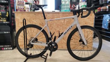 Used Scott BICI DA CORSA SCOTT ADDICT 30 2025 MISURA L/56 USATO 2025 Road & Gravel