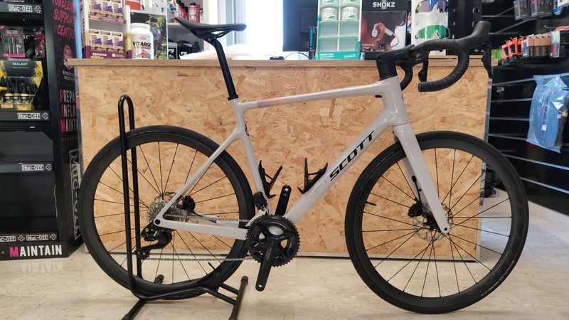 Used Scott BICI DA CORSA SCOTT ADDICT 30 2025 MISURA L/56 USATO 2025 Road & Gravel