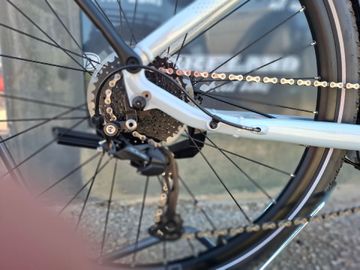 Used Liv Amiti Shimano Altus 2024 Urban, Light Gray — image 3 of 7