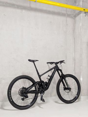 Specialized Enduro Expert 2023 2023 Mountainbike d'occasion — image 2 sur 9
