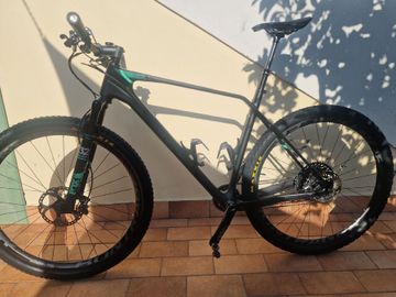 Orbea ALMA M15 2019 2019 Mountainbike usato, Nero — immagine 2 di 13
