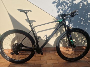 Orbea ALMA M15 2019 2019 Mountainbike usato, Nero — immagine 1 di 13