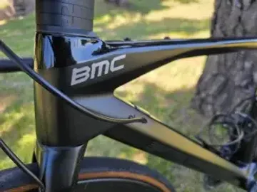 Used BMC Roadmachine 01 FOUR 2023 2023 Road & Gravel, Black — image 3 of 10