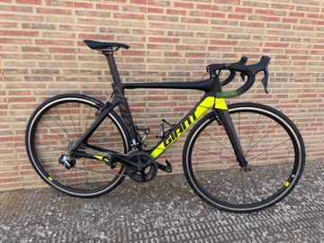Used Giant Propel Advanced 1 2017 2017 Road & Gravel, Black — image 1 of 6