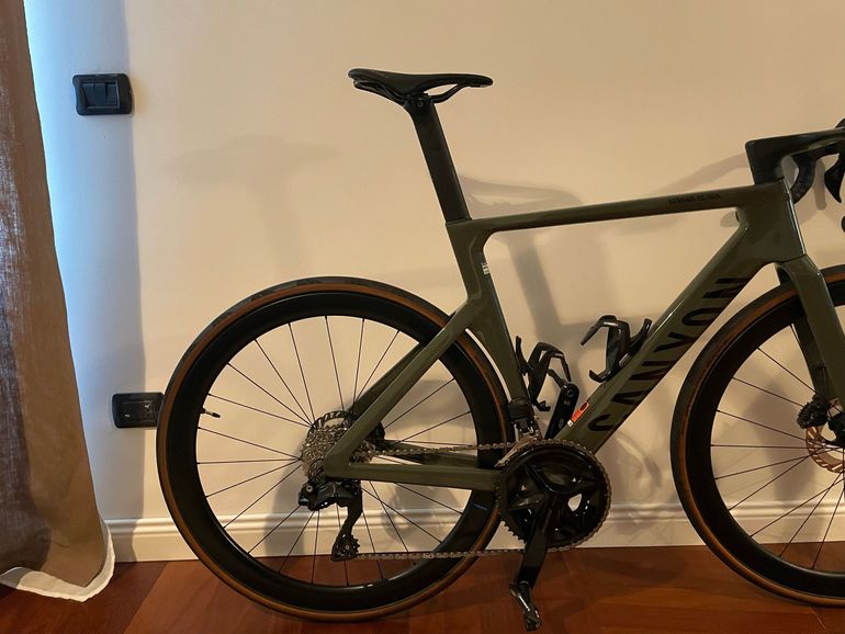 Brugt Canyon Aeroad Shimano 105 Di2 2025 Road & Gravel — billede 19 af 25