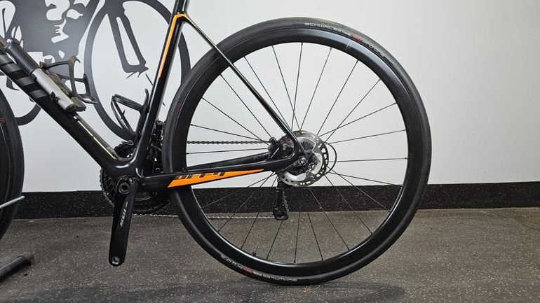 Brugt Giant Advanced 2 Disc + Carbon Wheels 2019 Road & Gravel — billede 3 af 17