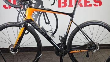 Brugt Giant Advanced 2 Disc + Carbon Wheels 2019 Road & Gravel — billede 4 af 17