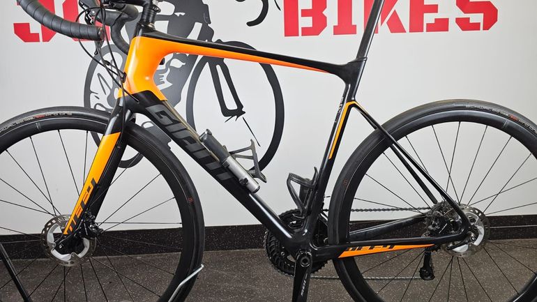 Brugt Giant Advanced 2 Disc + Carbon Wheels 2019 Road & Gravel — billede 4 af 17