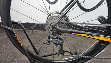 Brugt Giant Advanced 2 Disc + Carbon Wheels 2019 Road & Gravel — billede 15 af 17