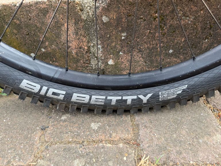Brugt YT Industries Capra CORE 3 MX 2023 2023 Mountainbike — billede 20 af 28