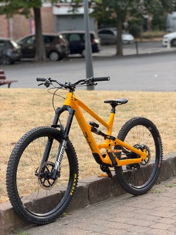 Použité YT Industries Capra CORE 3 MX 2023 2023 Mountainbike — obrázek 1 z 29