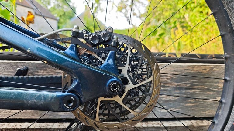 YT Custom SRAM X0 Eagle AXS (T-Type) 2024 Mountainbike usato, Blu — immagine 12 di 17