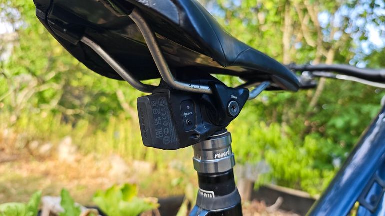 YT Custom SRAM X0 Eagle AXS (T-Type) 2024 Mountainbike usato, Blu — immagine 6 di 17