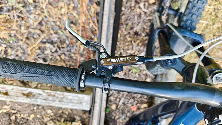 YT Custom SRAM X0 Eagle AXS (T-Type) 2024 Mountainbike usato, Blu — immagine 9 di 17
